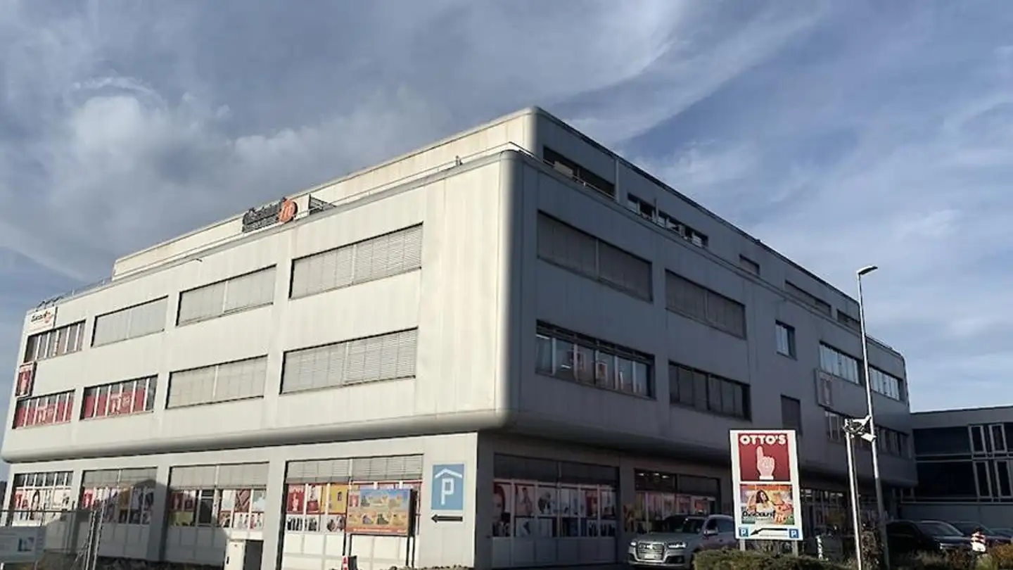Kaufhaus mieten - Warpelstrasse 3, 3186 Düdingen