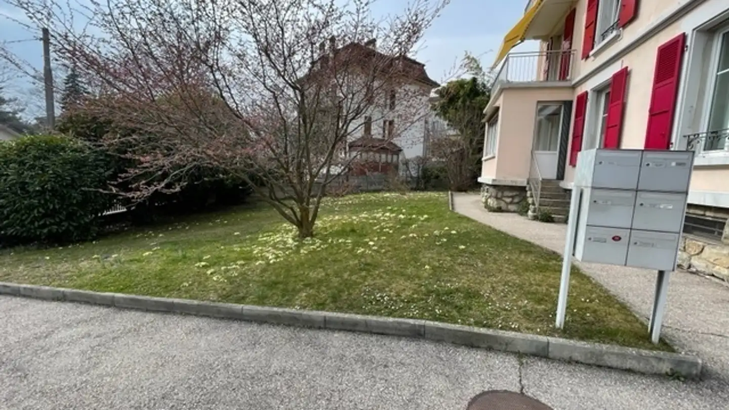 Place de parking extérieure à louer - Route D'oron, 1000 Lausanne 27