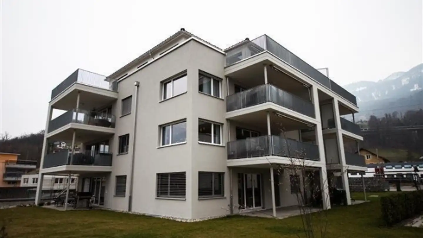 Tiefgaragenstellplatz mieten - Gostenstrasse 1-3, 8882 Unterterzen