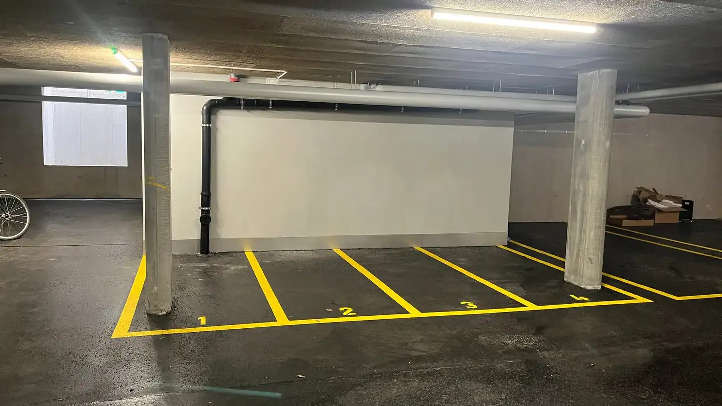 Place de parking intérieure pour moto à louer - Bernstrasse 58, 6003 Luzern