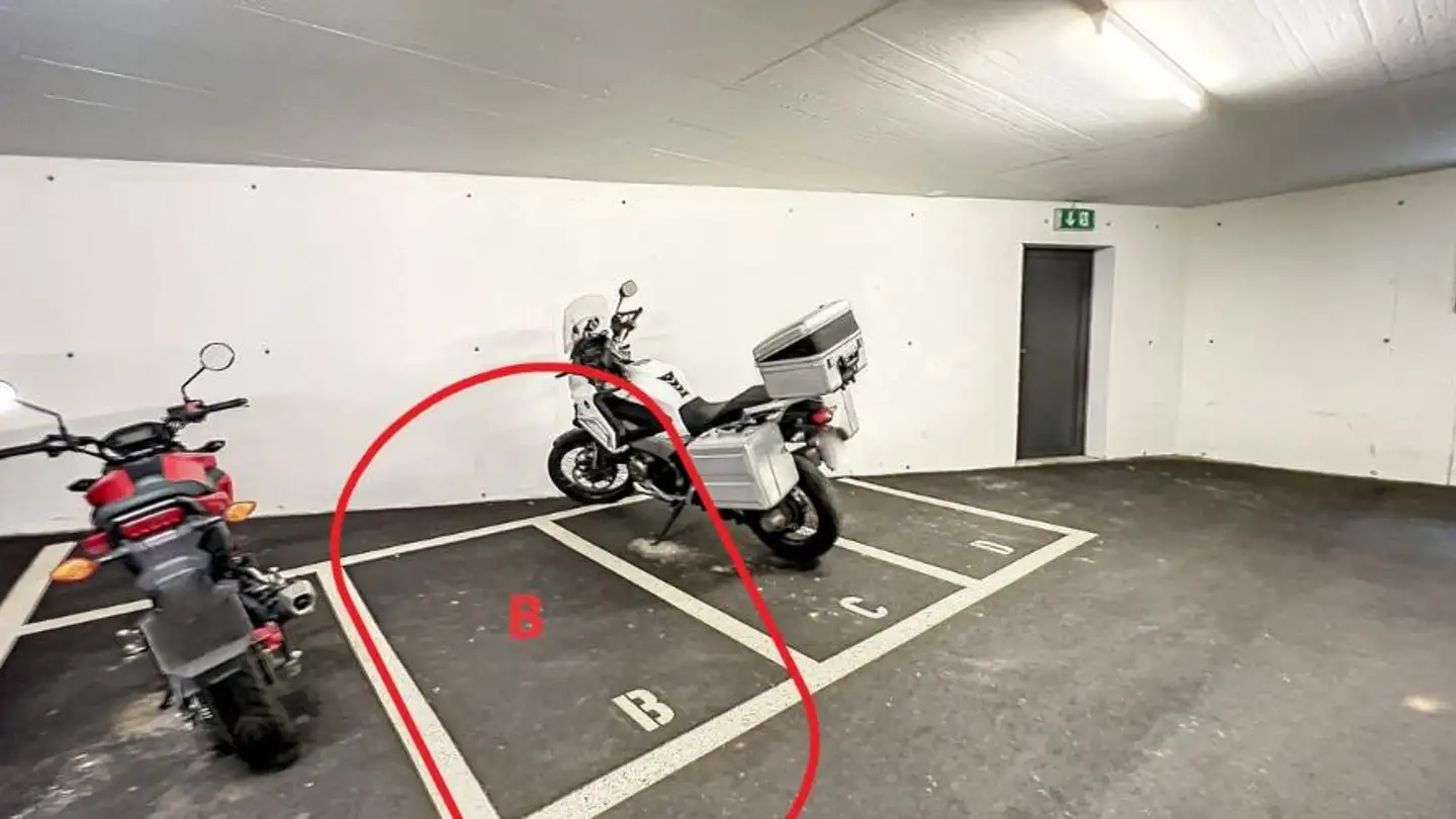 Indoor motorbike parking space for rent - Rue Des Grand-Chênes 26, 1752 Villars-sur-Glâne - Photo 2