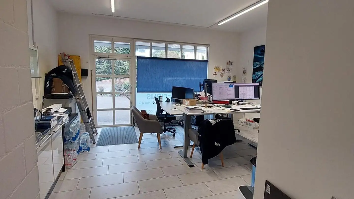 Commercial à louer - Haldenstrasse 26b, 8306 Brüttisellen