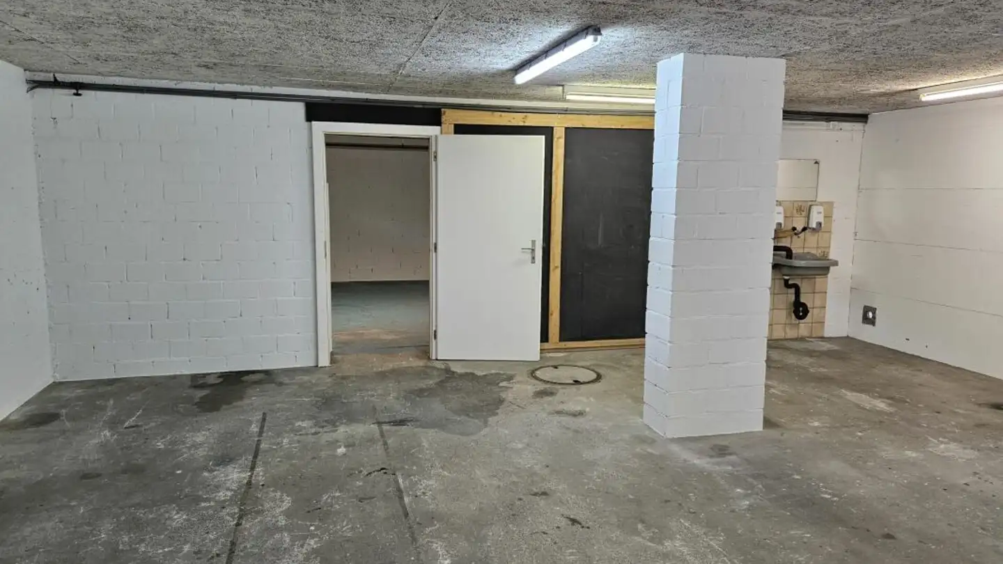 Grande magazzino in affitto - Auf Der Bürglen 5, 8627 Grüningen - Photo 2