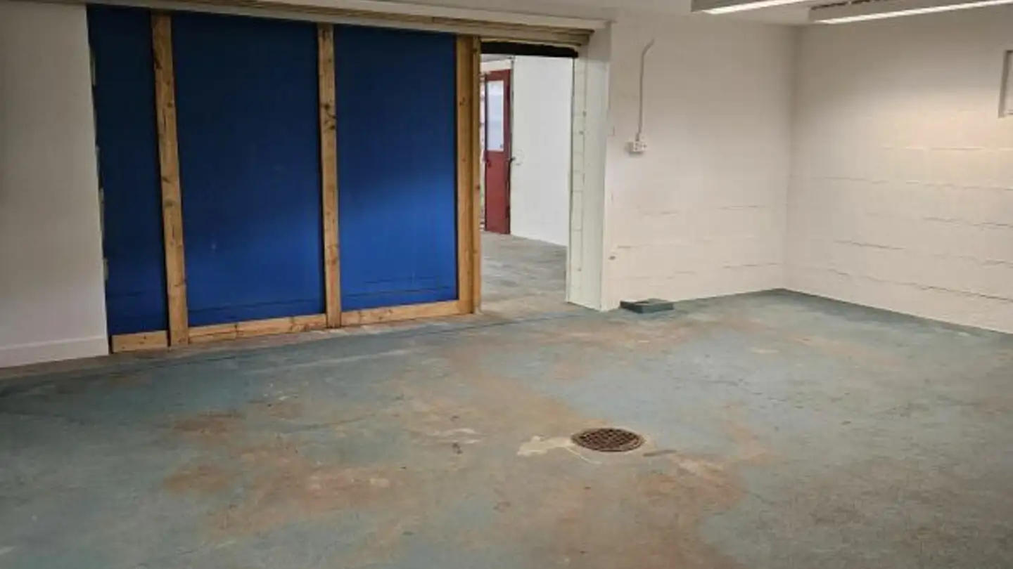 Grande magazzino in affitto - Auf Der Bürglen 5, 8627 Grüningen - Photo 4