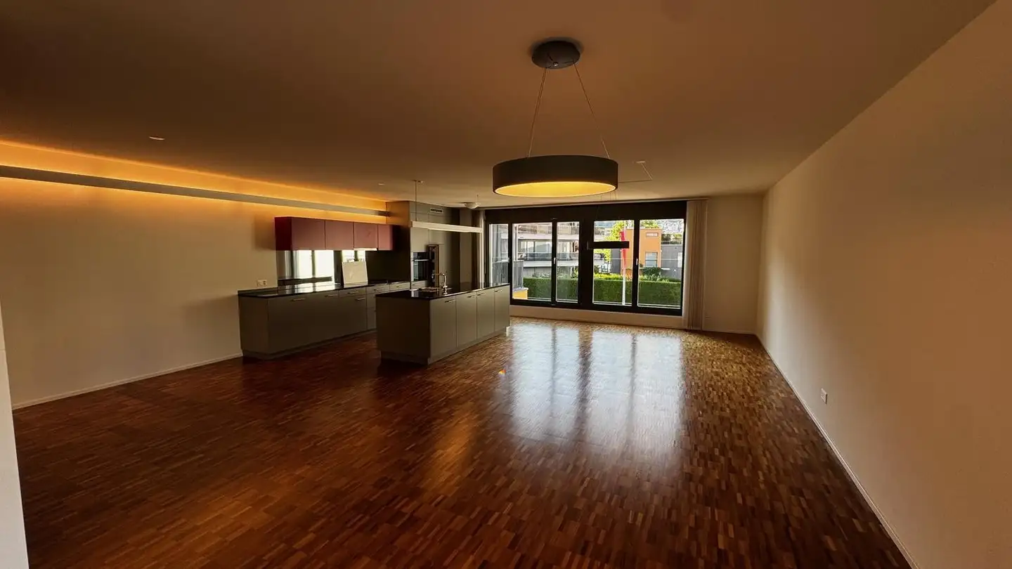 Commercial à louer - Luzernerstrasse 22, 6403 Küssnacht am Rigi