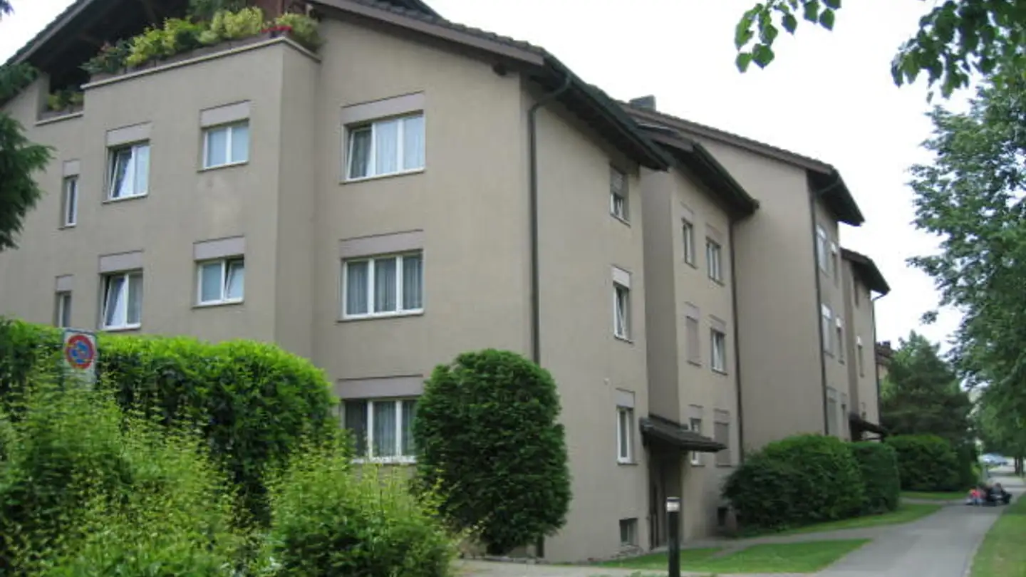 Place de parking extérieure à louer - Schorenstrasse 1, 8603 Schwerzenbach