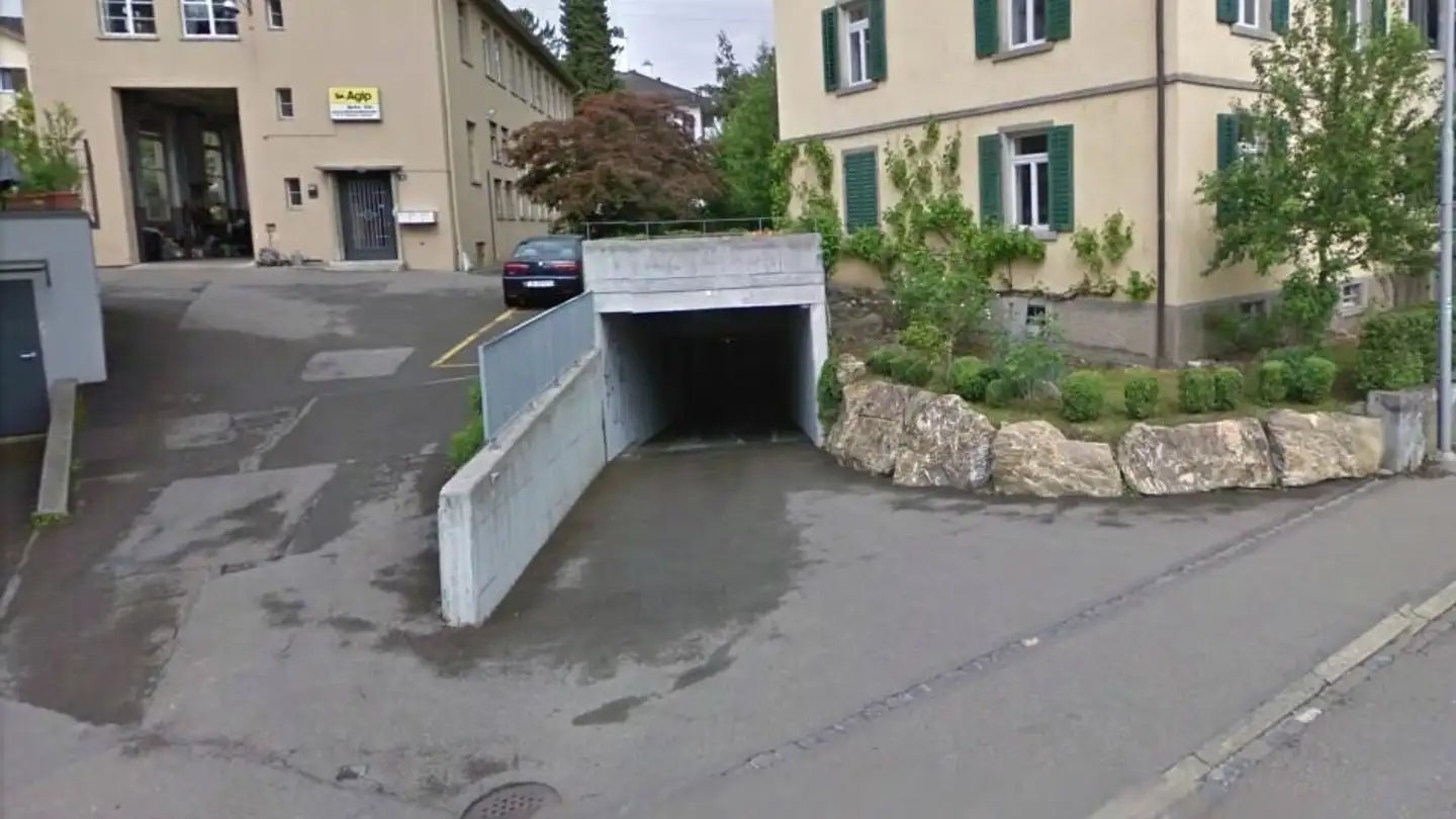 Place de parking souterraine à louer - Malojaweg, 8048 Zürich