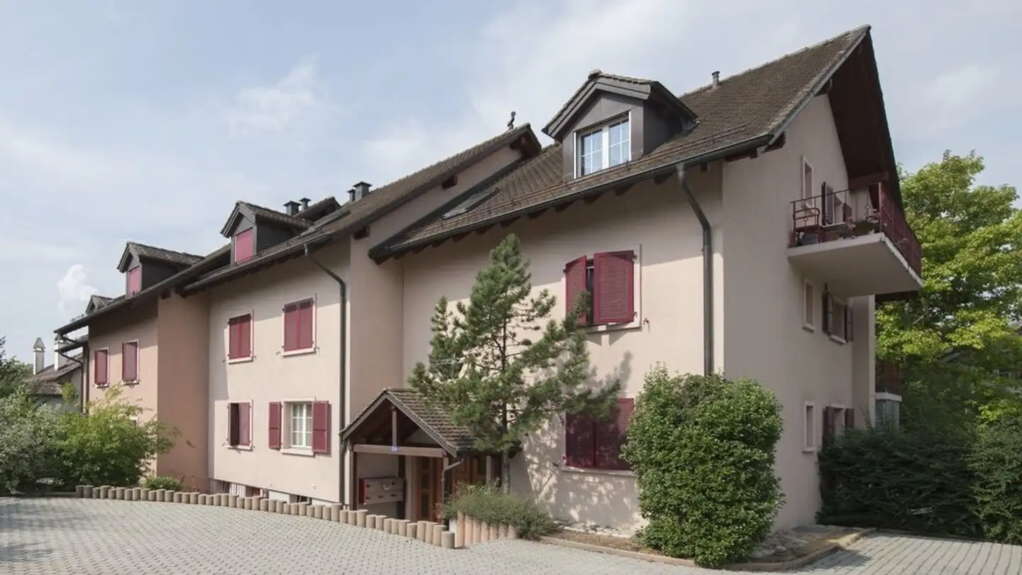 Outdoor parking space for rent - 1291 Commugny