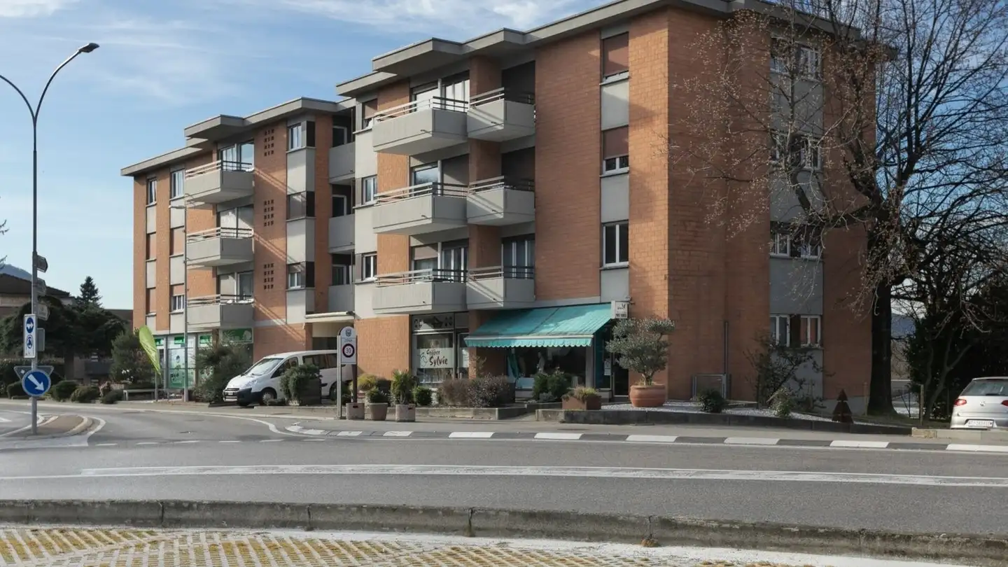 Place de parking extérieure à louer - Via Al Mulino 2, 6814 Cadempino