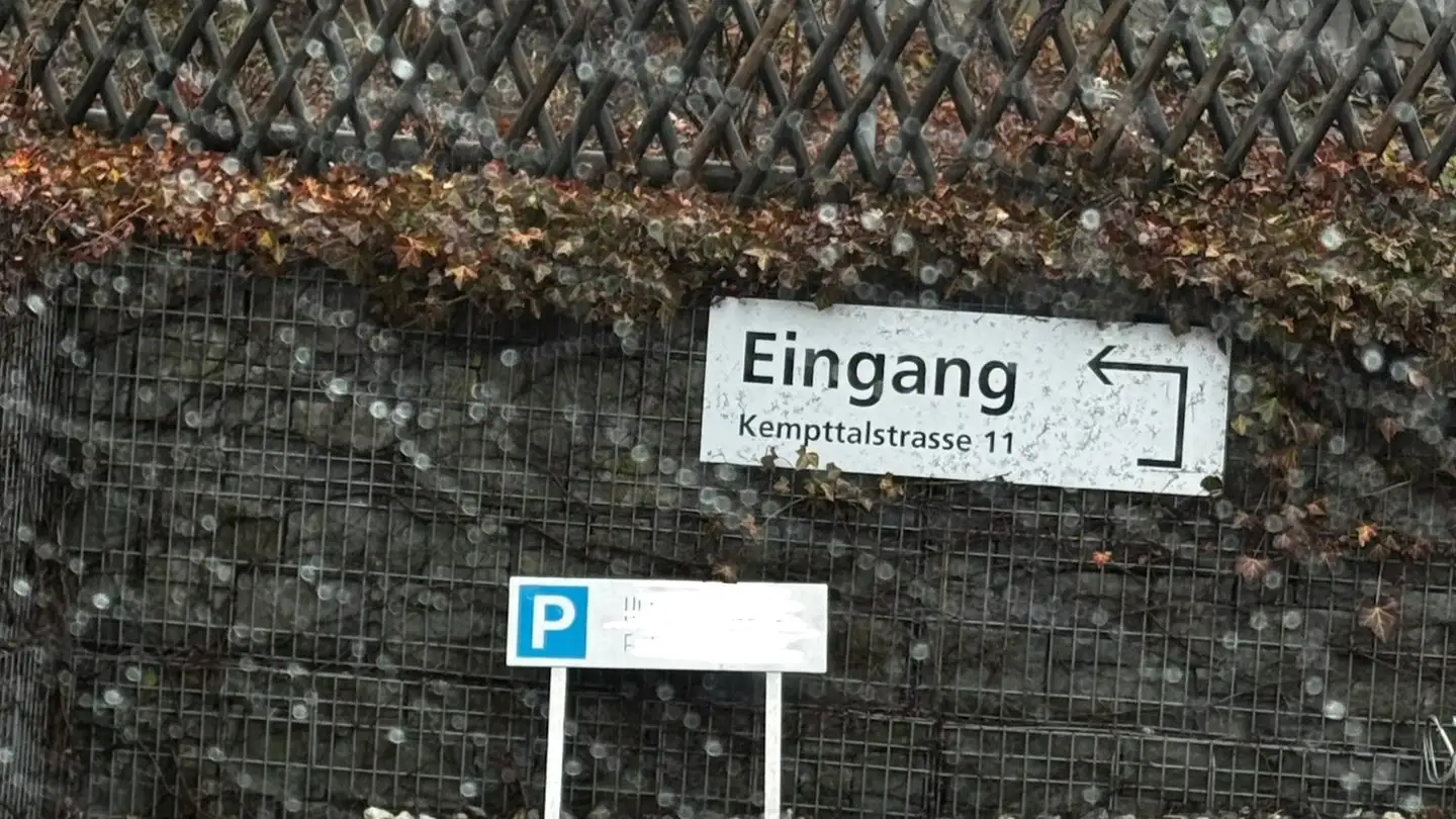 Parkplatz im Freien mieten - Kempttalstrasse 11, 8320 Fehraltorf