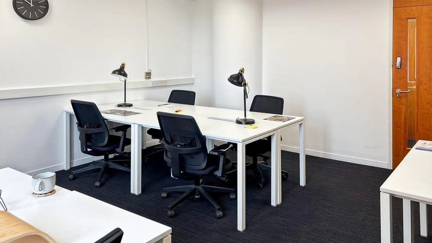 Office space for rent - Einfahrtstunnel Anlieferung The Circle, 8302 Kloten