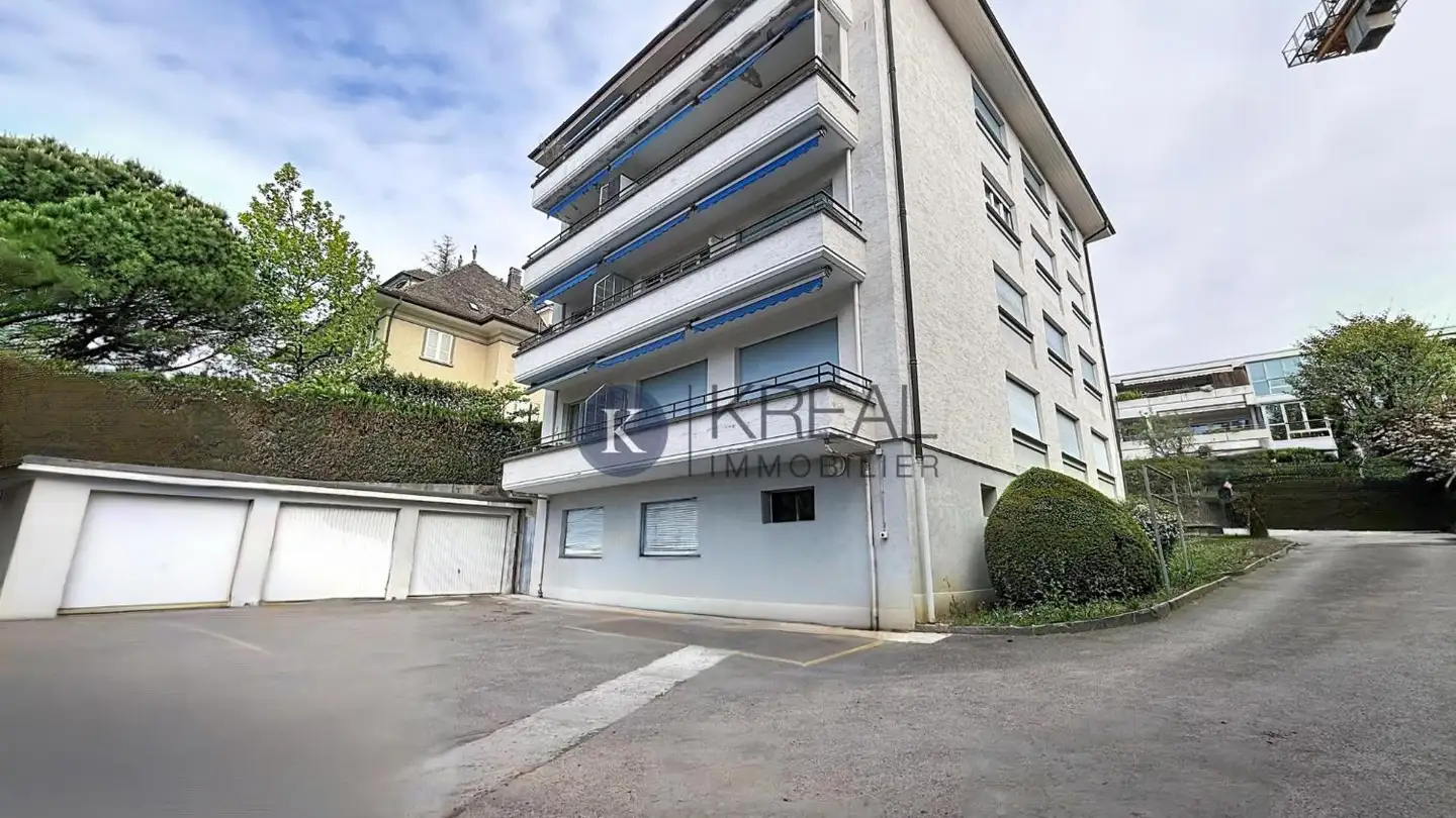 Mixed-use building for sale - 1009 Pully