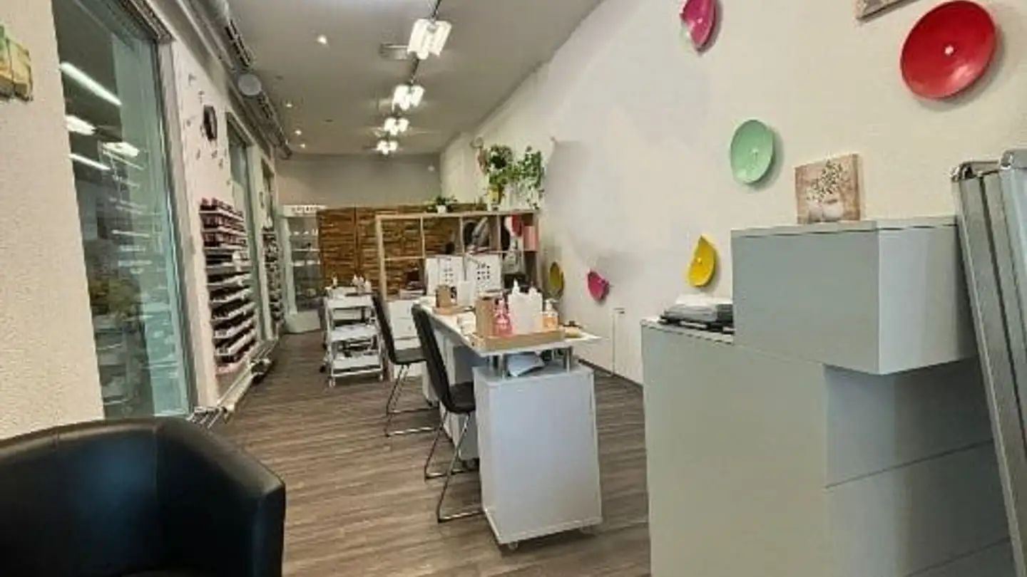 Geschäft mieten - Allmend 1, 4460 Gelterkinden - Foto 2