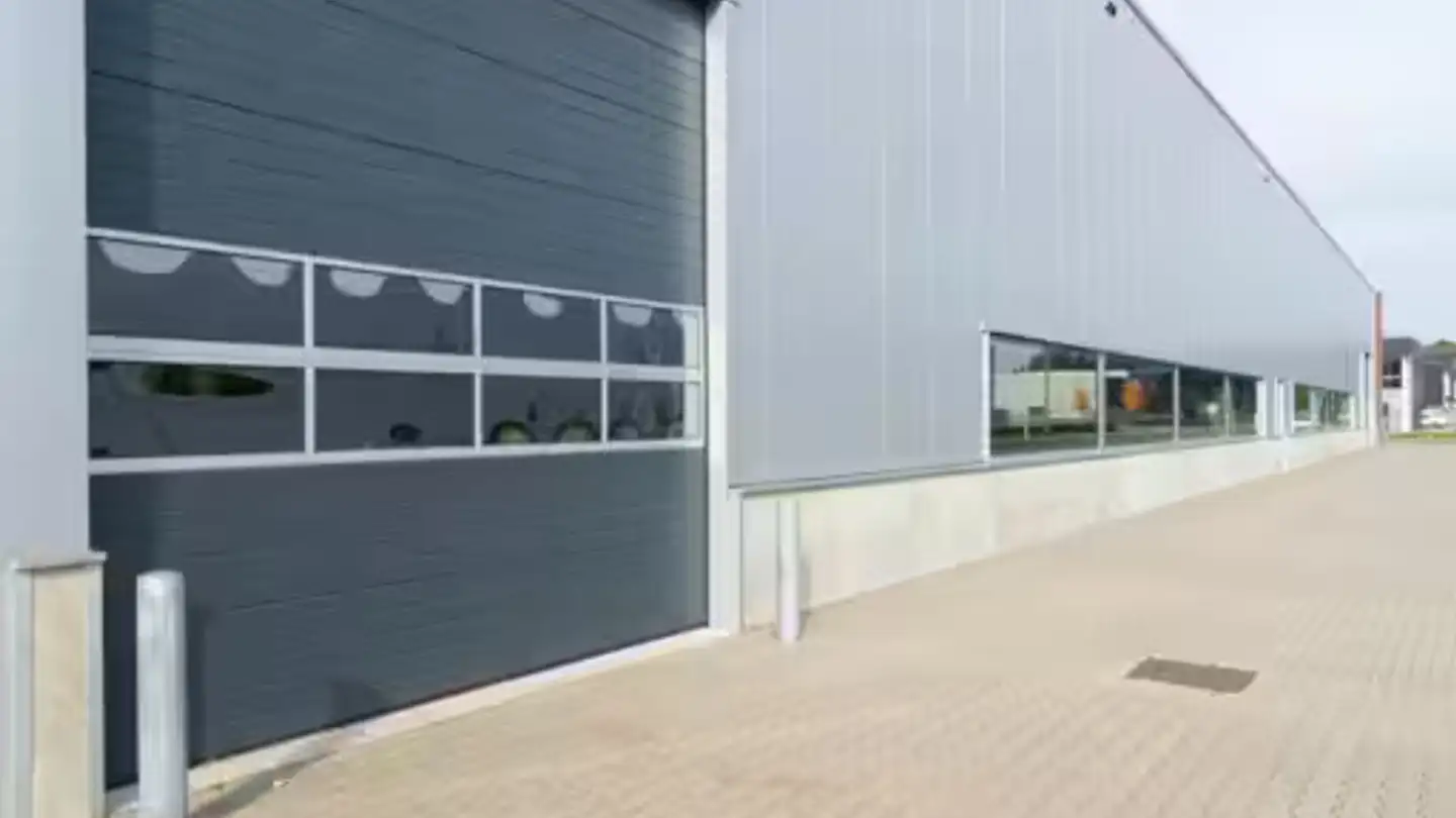 Mixed-use building for rent - 6850 Mendrisio
