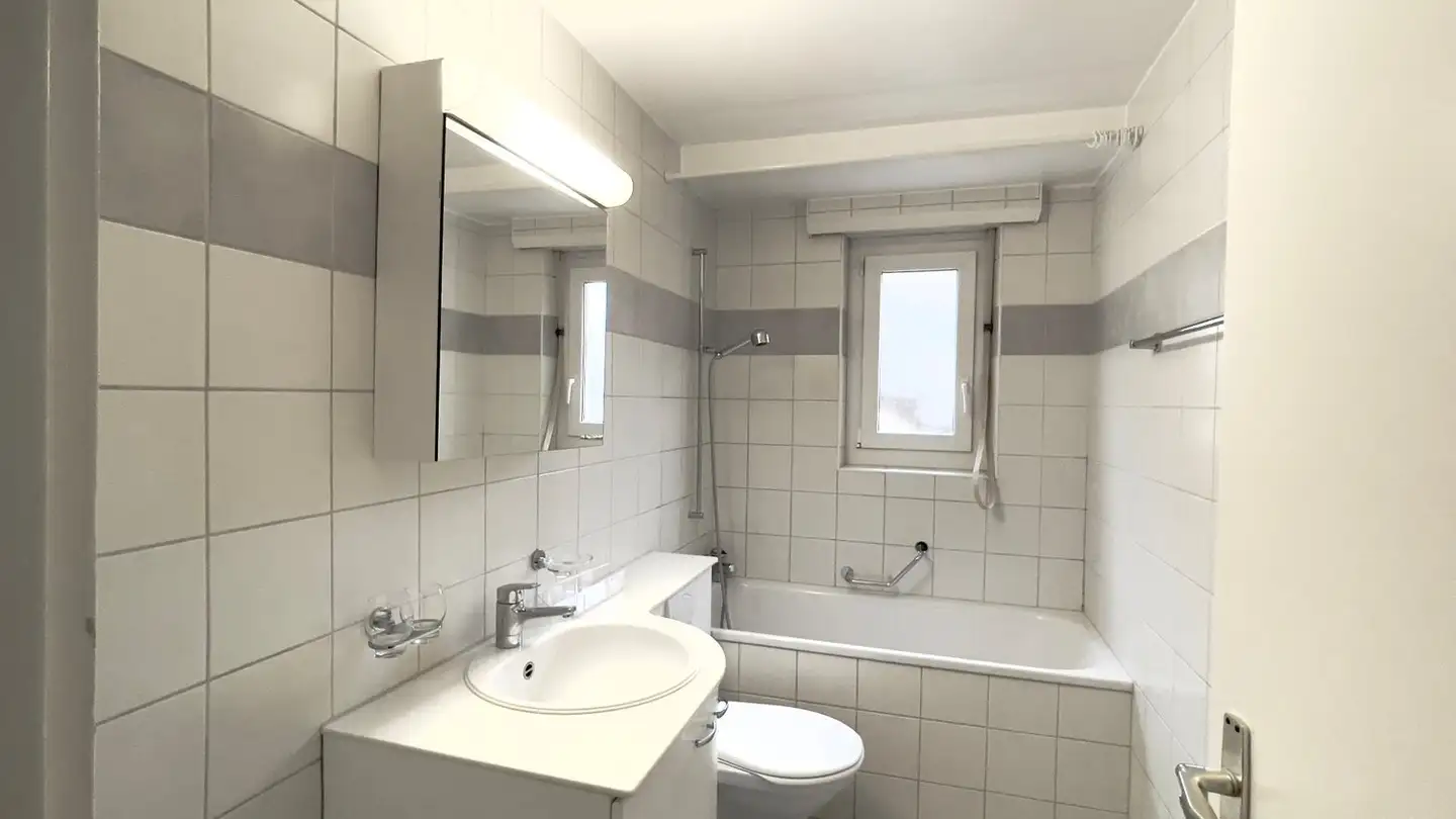 Apartment for rent - 2740 Moutier - Photo 2