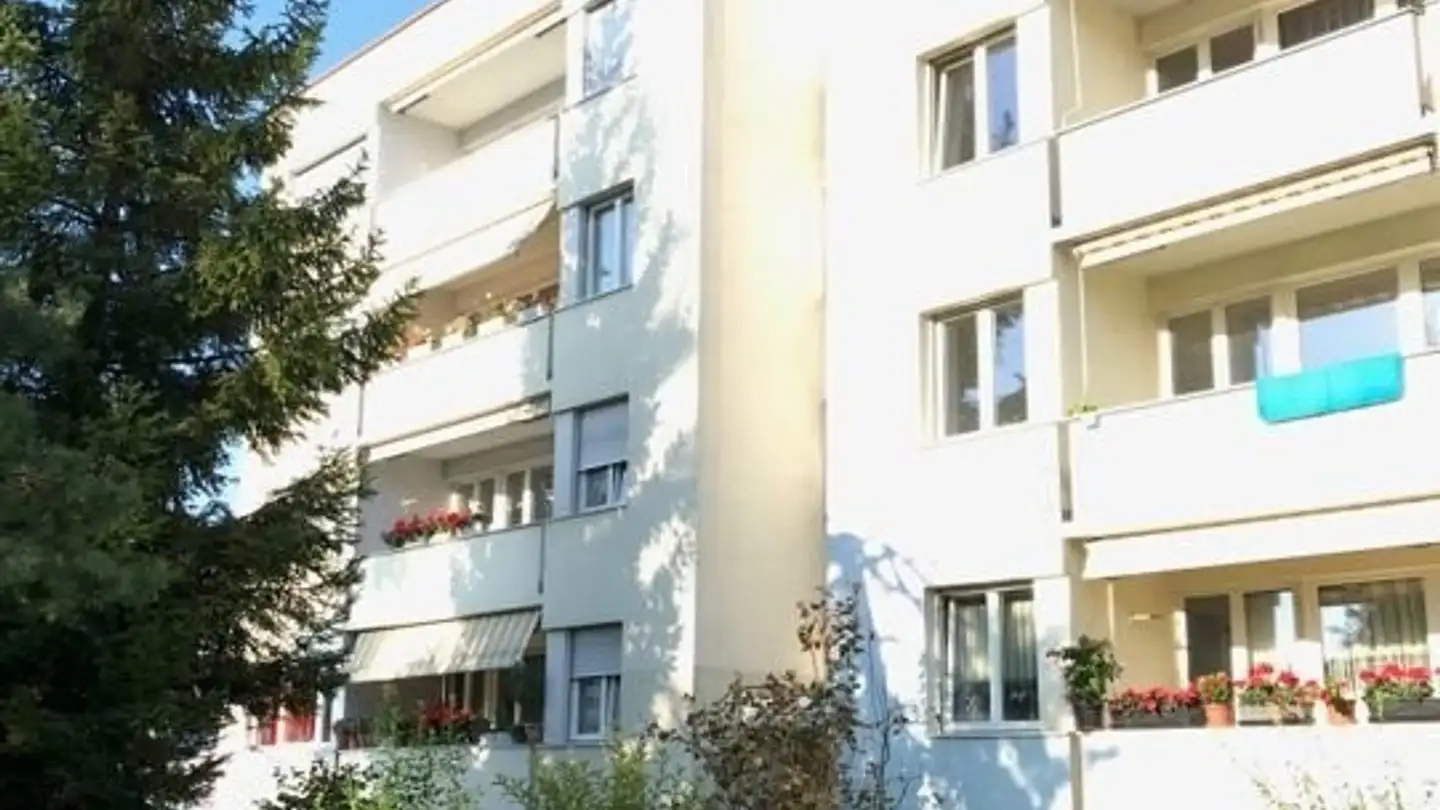 Parkplatz im Freien mieten - Ueberlandstrasse 369, 8051 Zürich