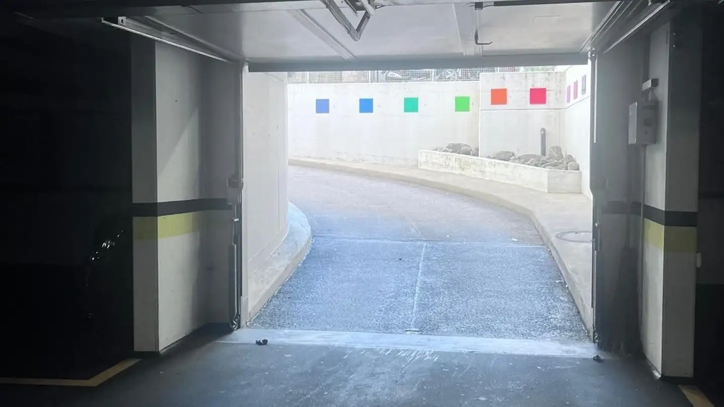 Outdoor parking space for rent - Zweierstrasse 141, 8003 Zürich