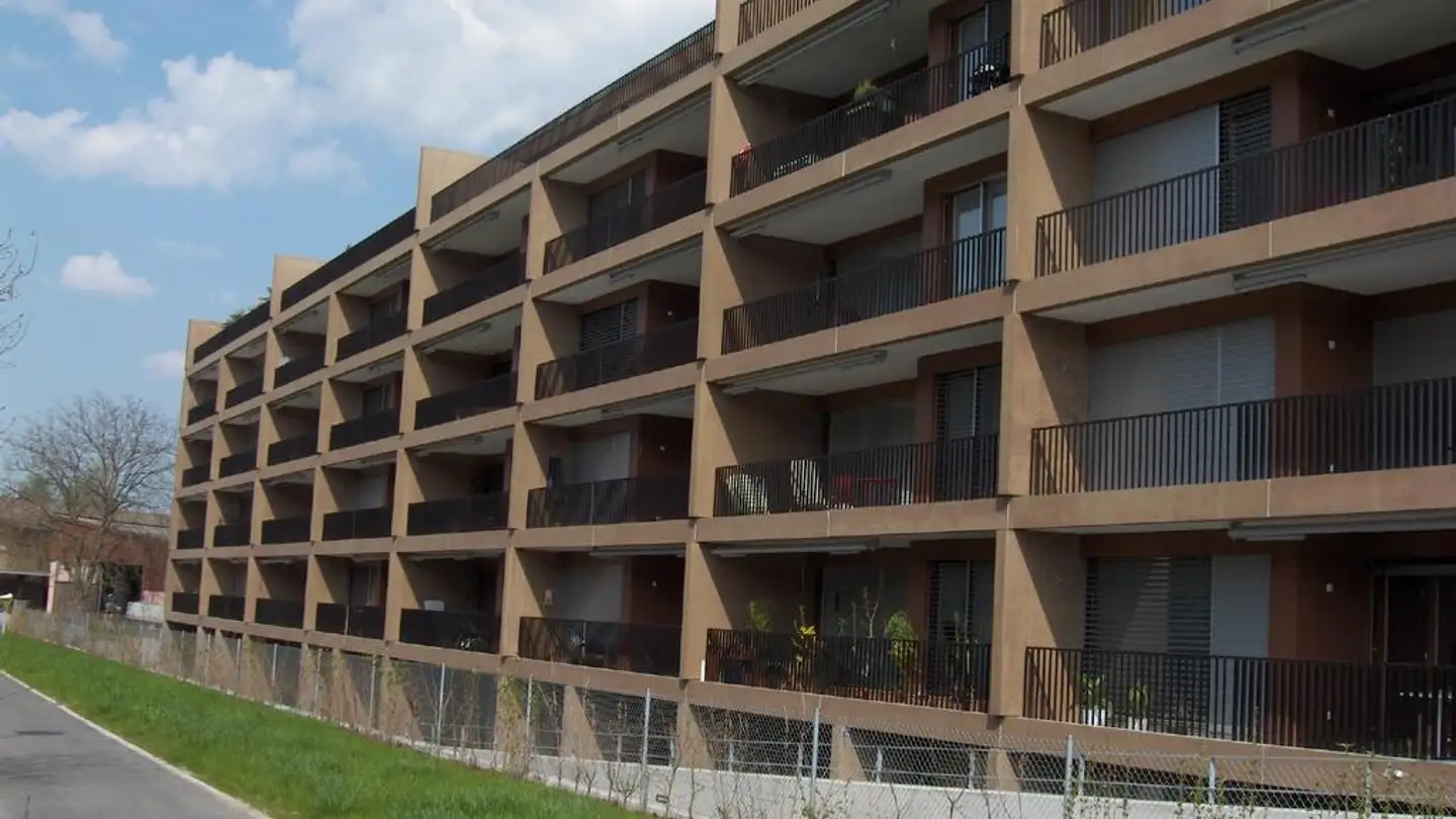 Indoor motorbike parking space for rent - Unterdorfwäg 2, 8117 Fällanden