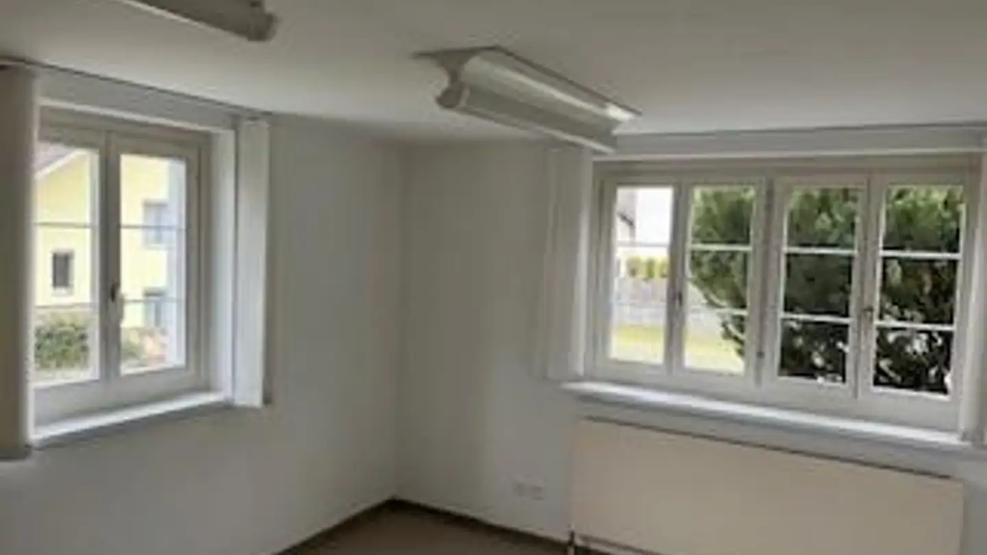 Mixed-use building for rent - Flurweg 3, 6440 Brunnen