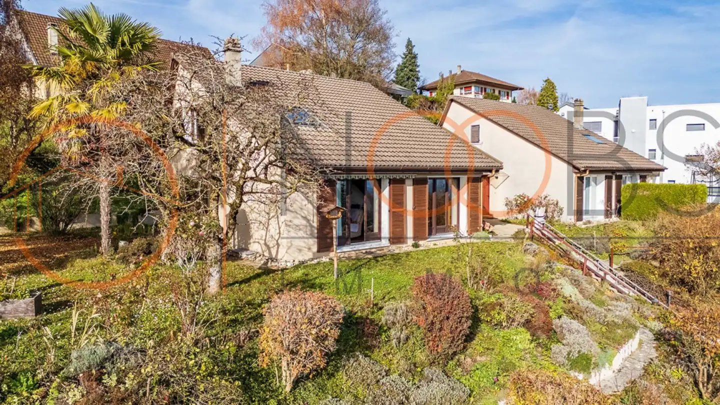 Single house for sale - 1422 Grandson