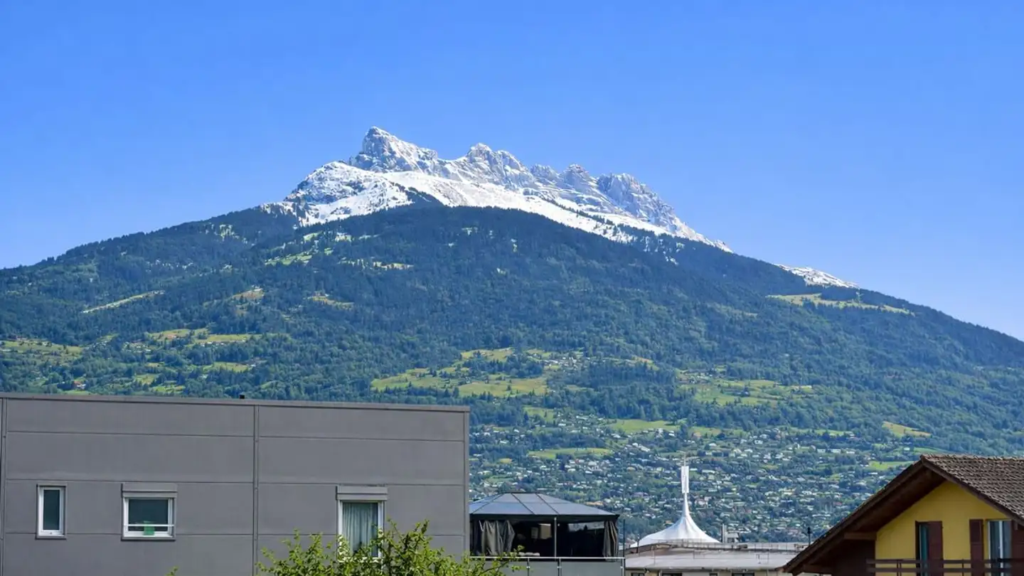 Row house for rent - 1868 Collombey - Photo 2