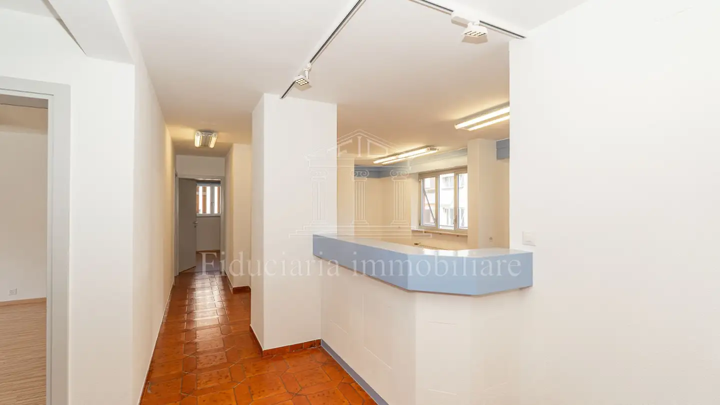 Spazio ufficio in affitto - Via Municipio, 6616 Losone - Photo 3