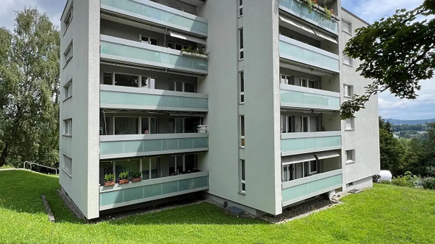 Tiefgaragenstellplatz mieten - Feldblumenstrasse 96, 8134 Adliswil