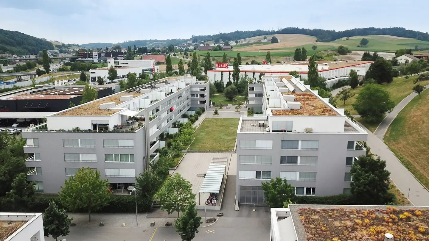 Überdachter Motorradparkplatz mieten - Hüsliackerstrasse 1, 3018 Bern