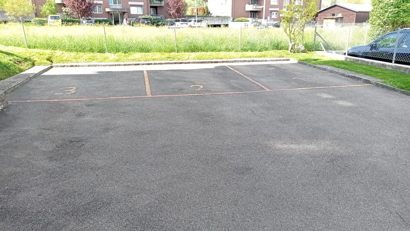 Outdoor parking space for rent - Luzernerstrasse 22, 8903 Birmensdorf ZH - Photo 2