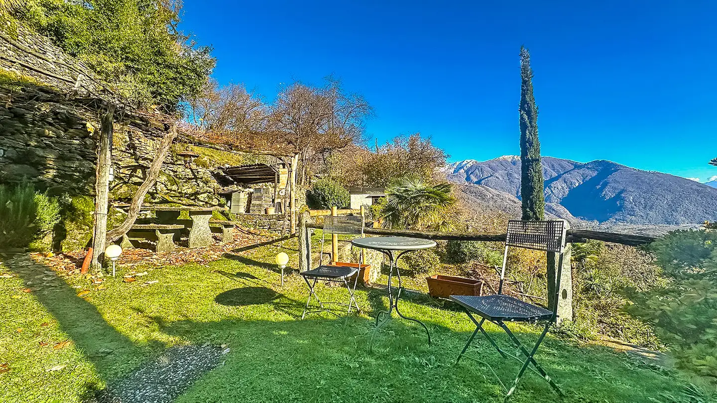 Casa singola in vendita - Via Calezzo, 6655 Intragna