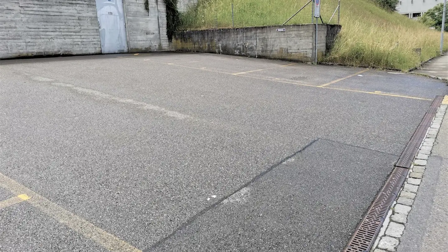 Parkplatz im Freien mieten - Dübendorfstrasse 158, 8051 Zürich