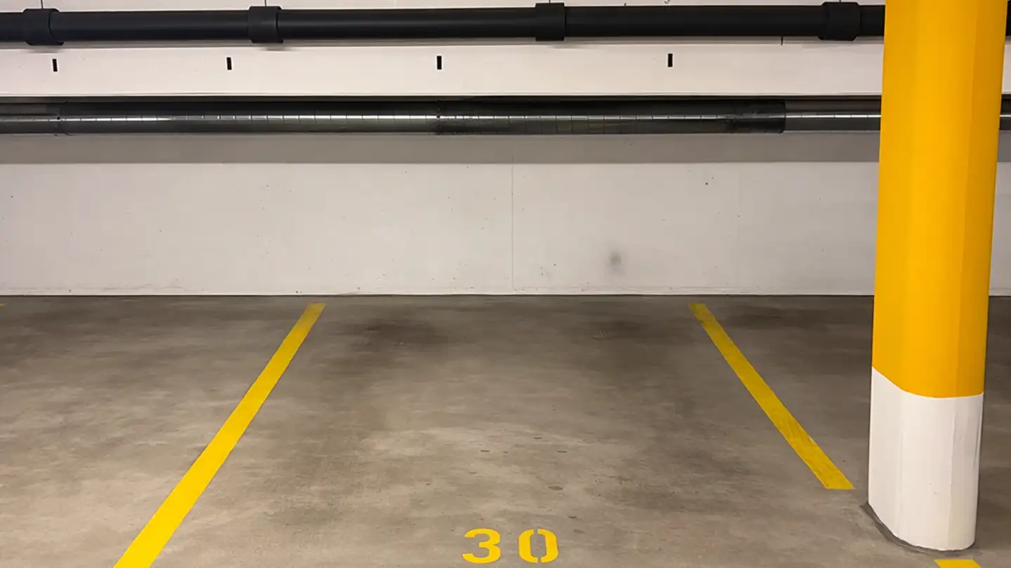 Place de parking souterraine à louer - Industriestrasse 42, 8962 Bergdietikon