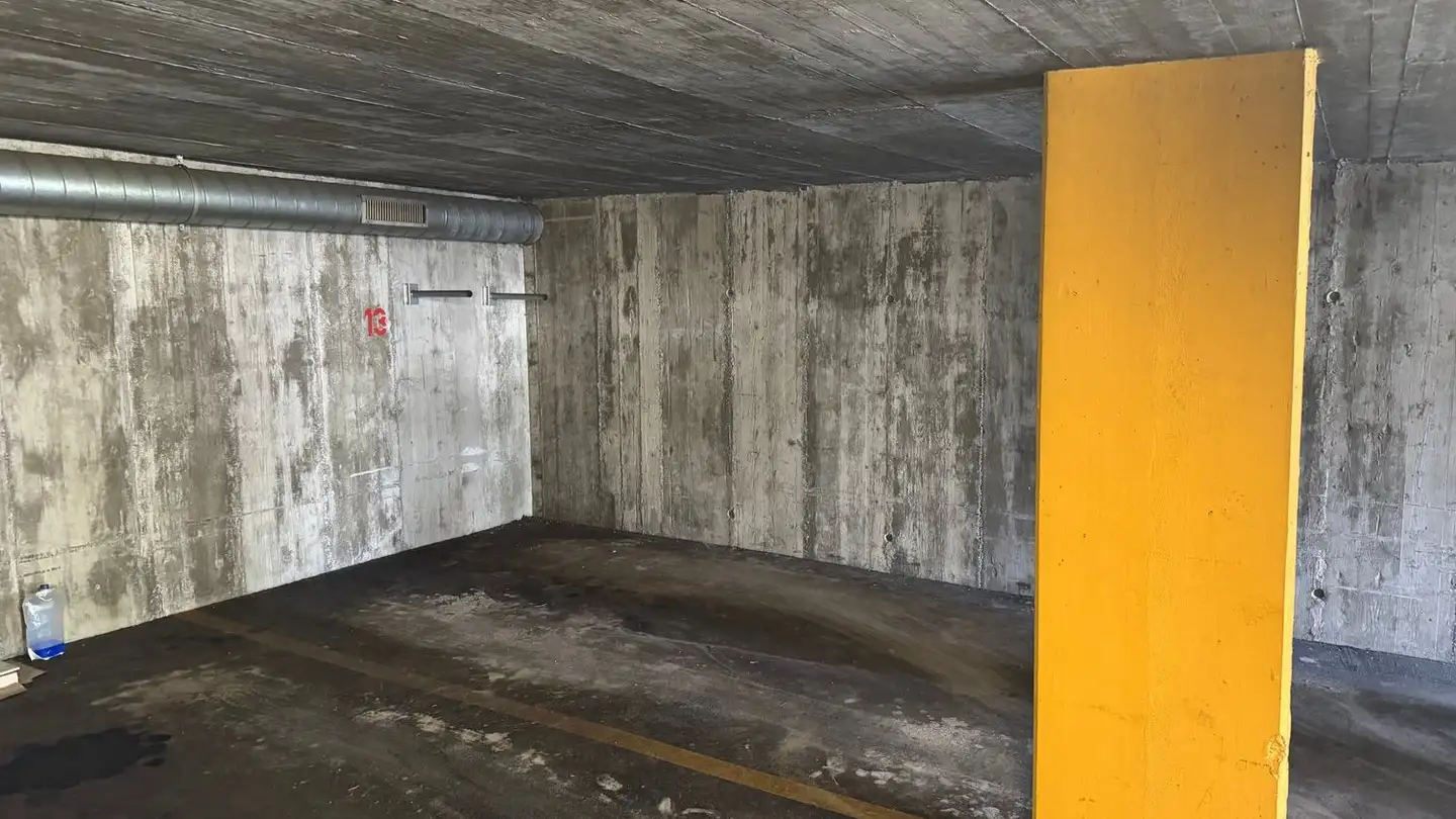 Place de parking souterraine à louer - Via Sulten 6, 7017 Flims Dorf