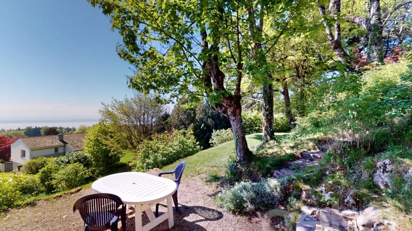 Chalet for sale - 2037 Montezillon