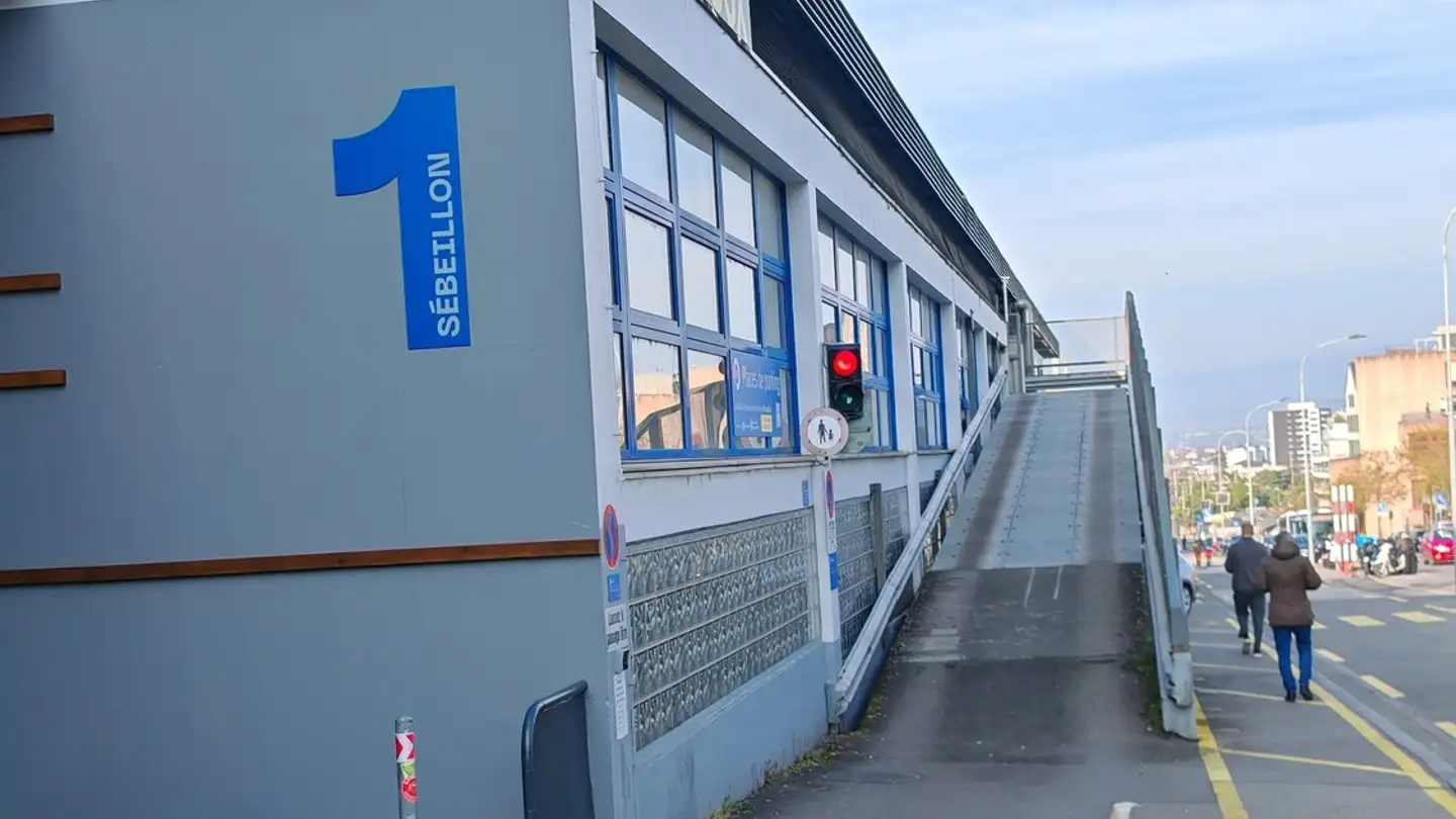 Outdoor parking space for rent - Rue De Sébeillon 1, 1004 Lausanne - Photo 2