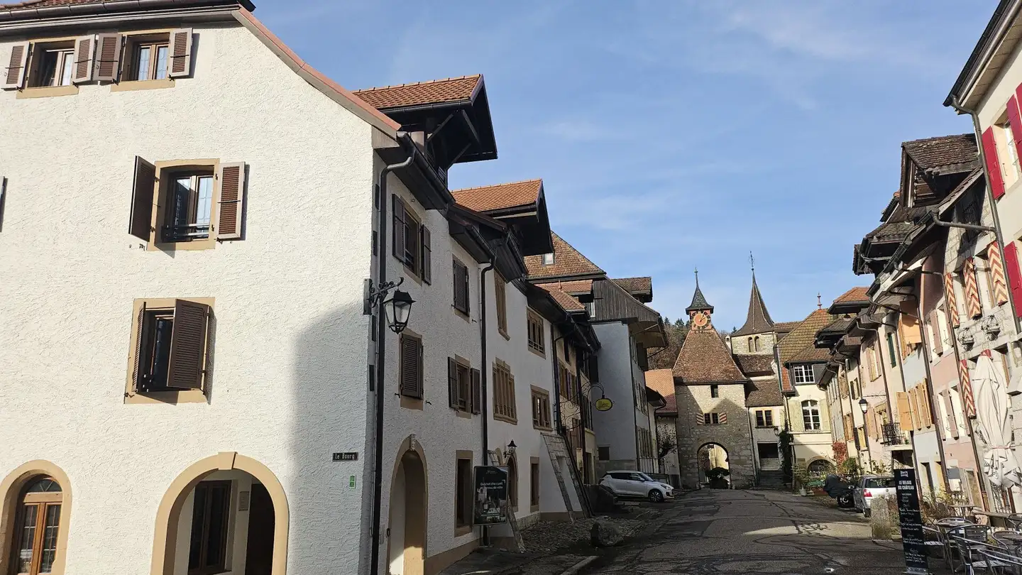 Appartement à louer - Le Bourg, 2042 Valangin