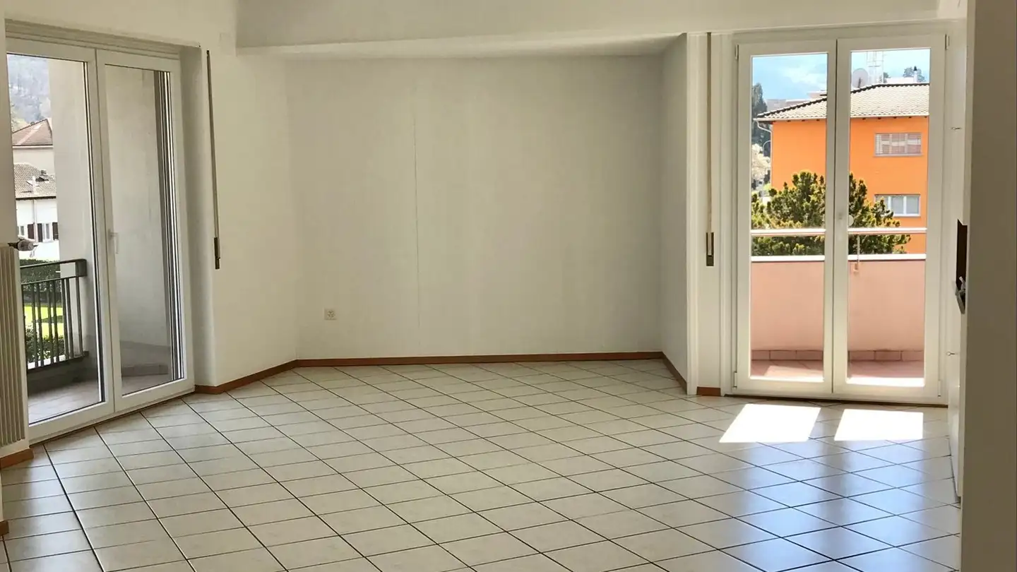 Appartement à louer - Viale C. Olgiati 17, 6512 Giubiasco - Photo 2