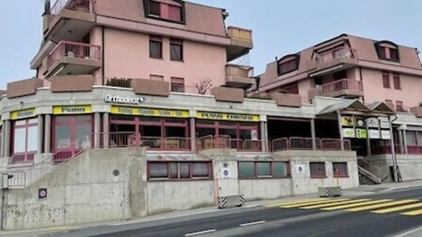 Mixed-use building for rent - Avenue De La Gare 52, 1618 Châtel-St-Denis