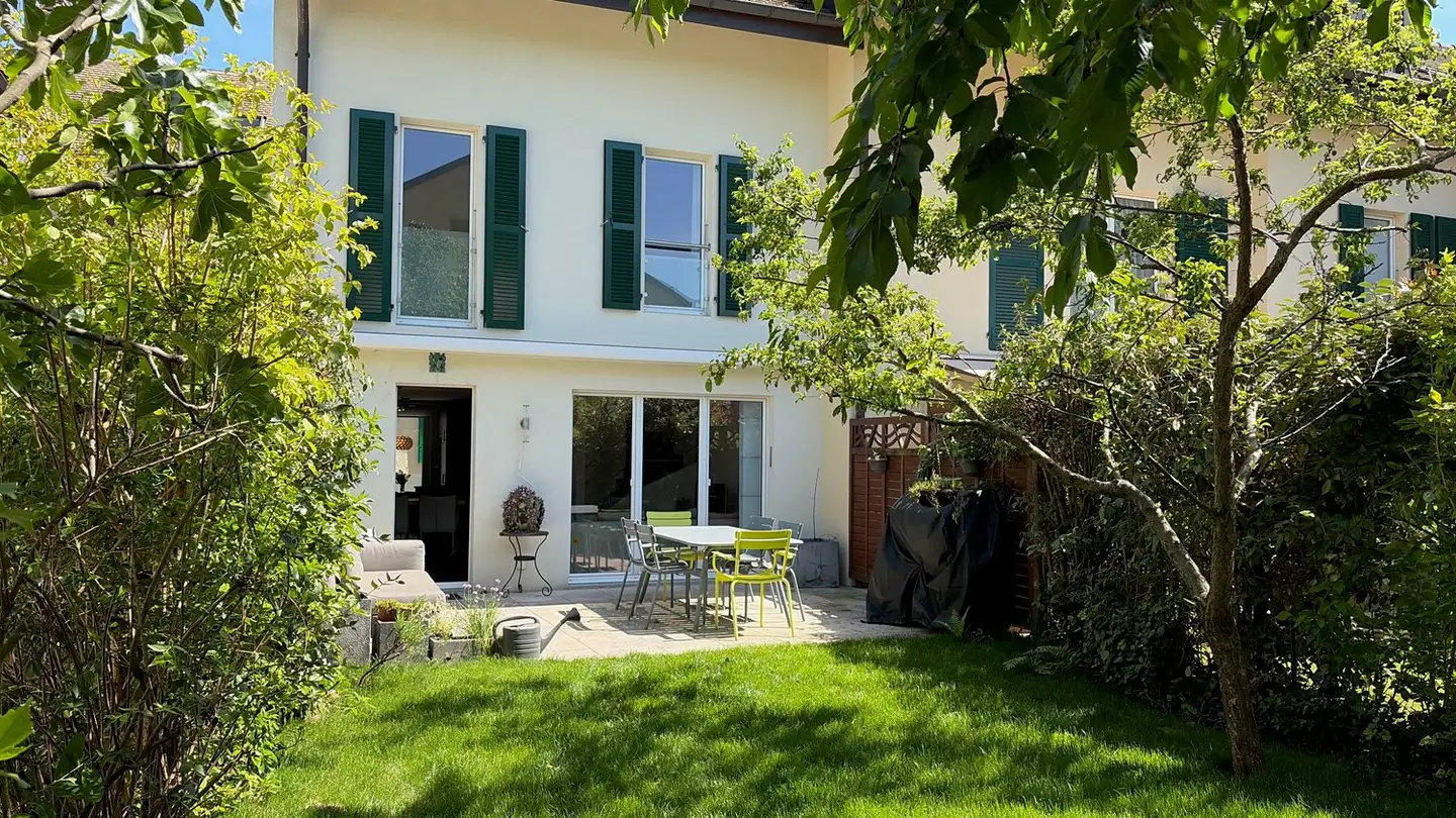 Row house for sale - 1267 Vich