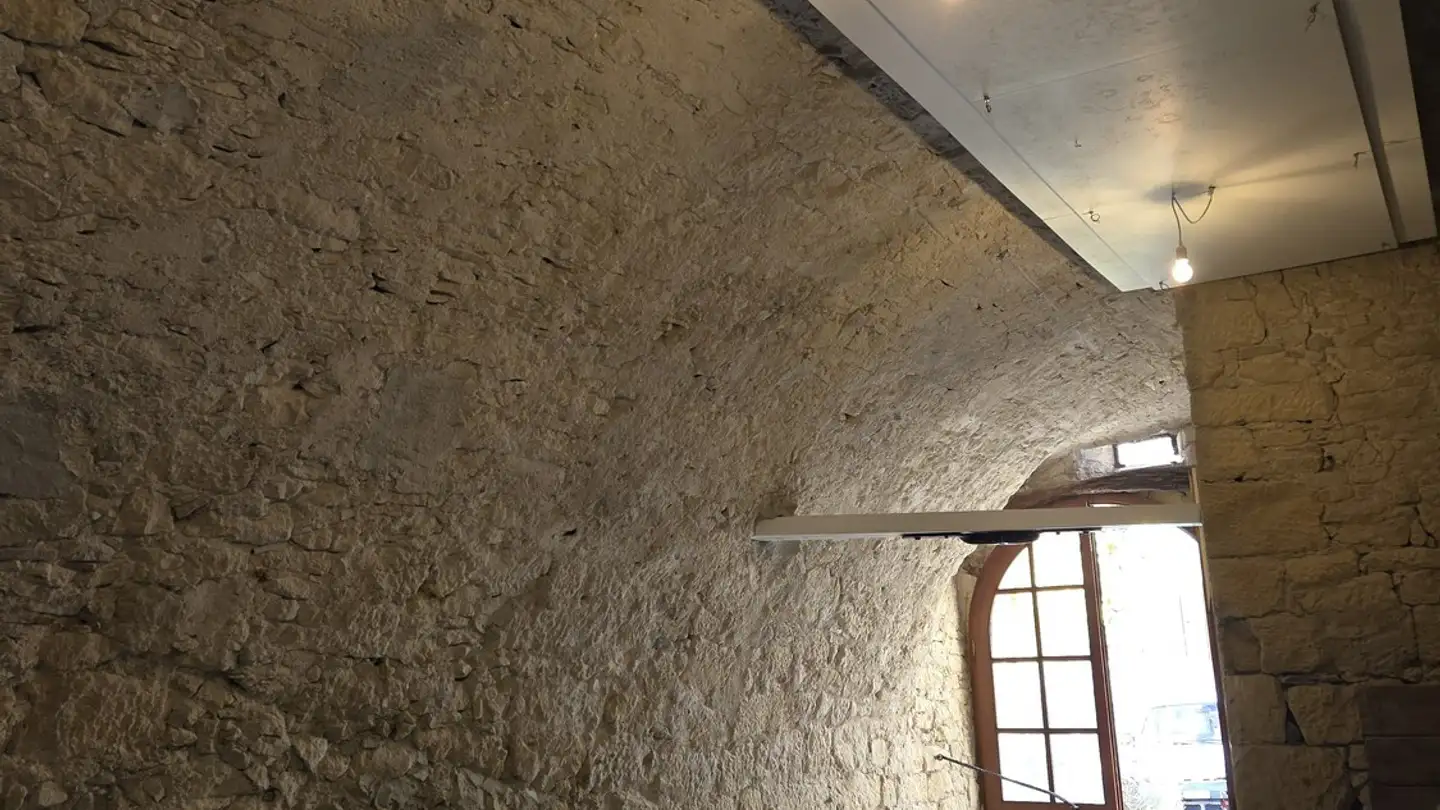 Commerciale in affitto - 2068 Hauterive NE