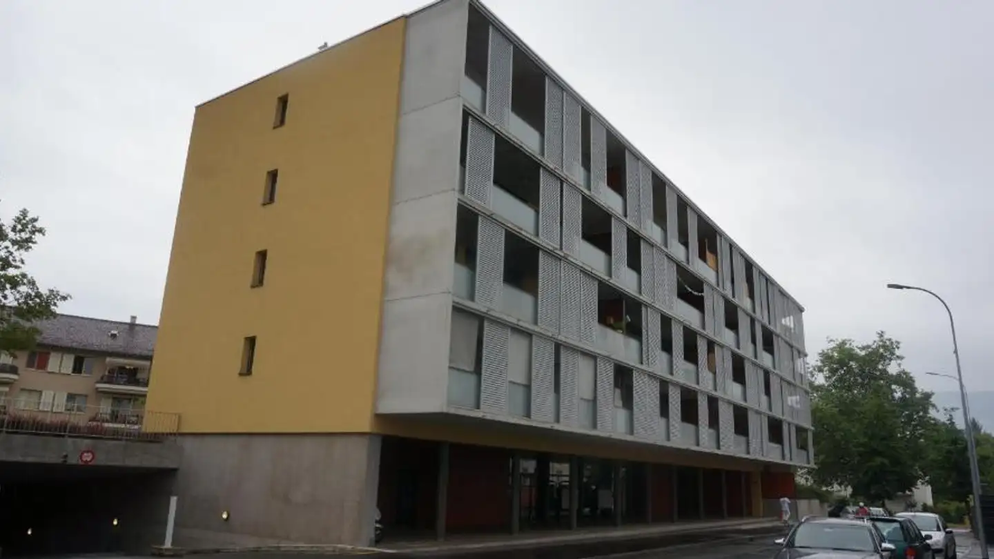 Place de parking extérieure à louer - Chemin Du Gué 76, 1213 Petit-Lancy