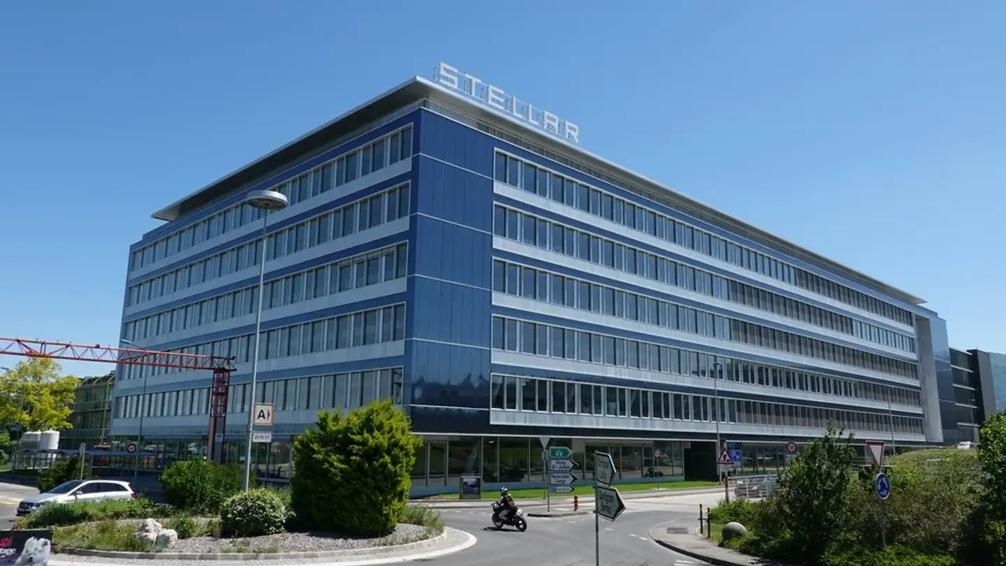 Indoor motorbike parking space for rent - Route De La Galaise 32, 1228 Plan-les-Ouates