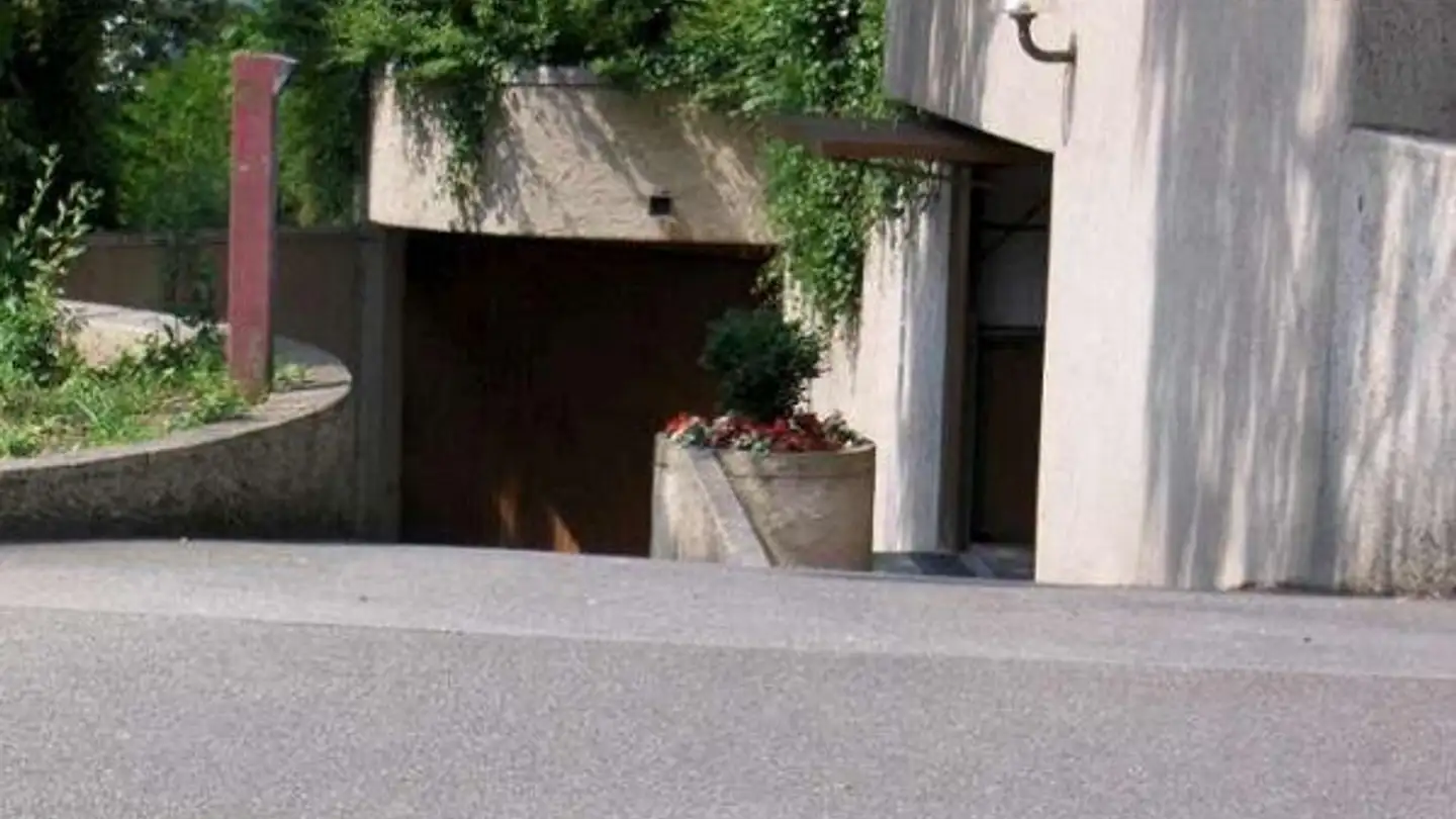 Place de parking souterraine à louer - Wiesliacher, 8053 Zürich