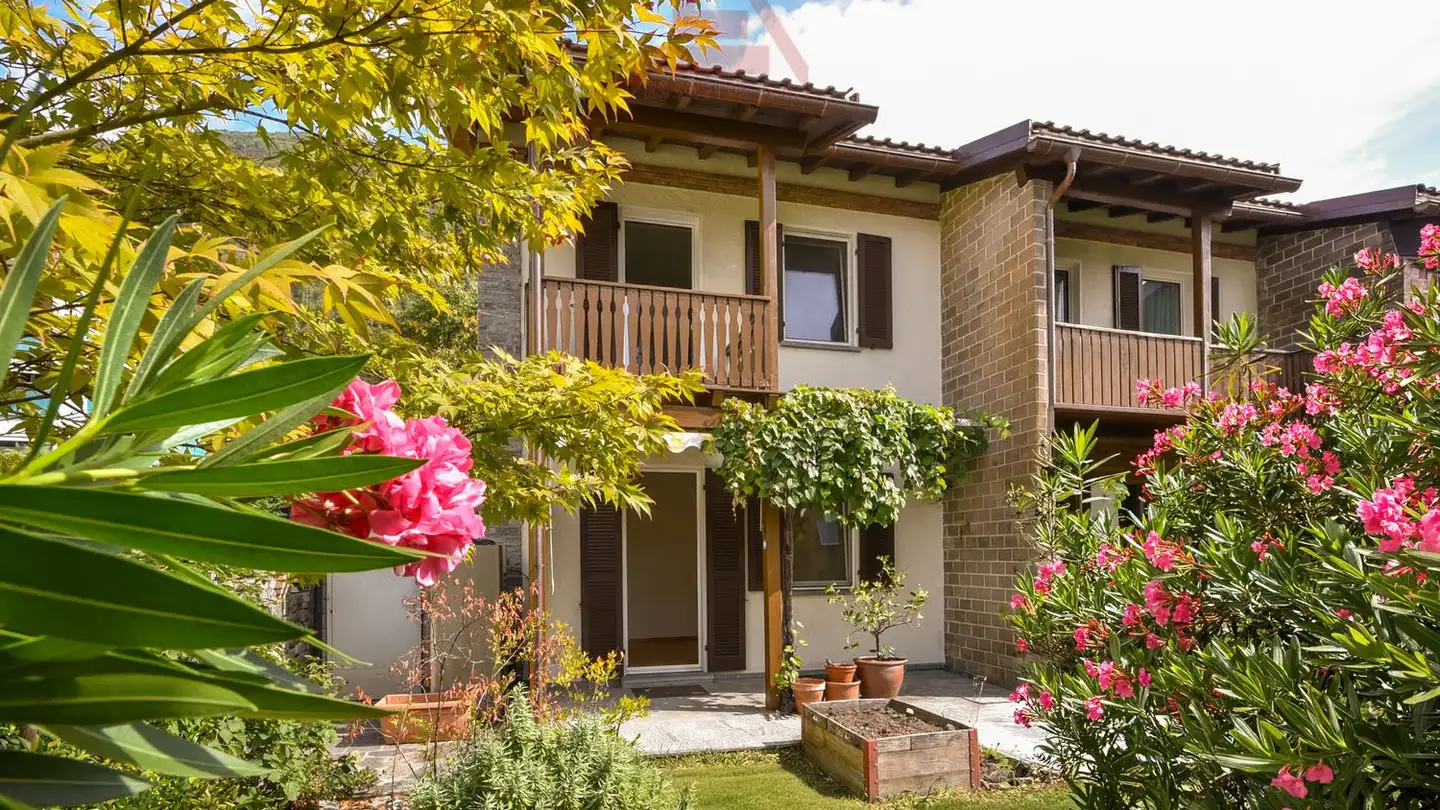 Row house for sale - Via Muro Della Rossa 25, 6600 Solduno