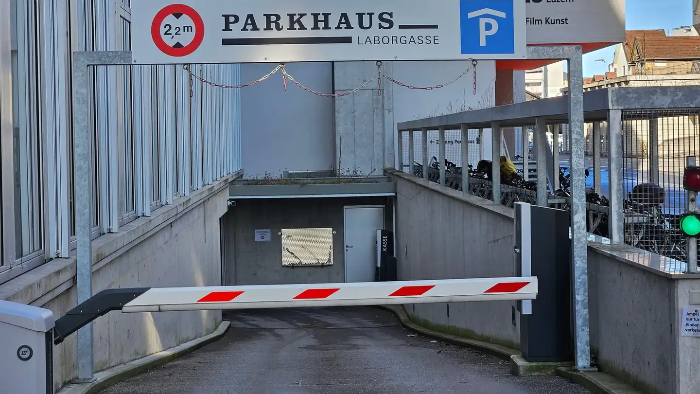 Place de parking souterraine à louer - Fadenstrasse, 6020 Emmenbrücke - Photo 2