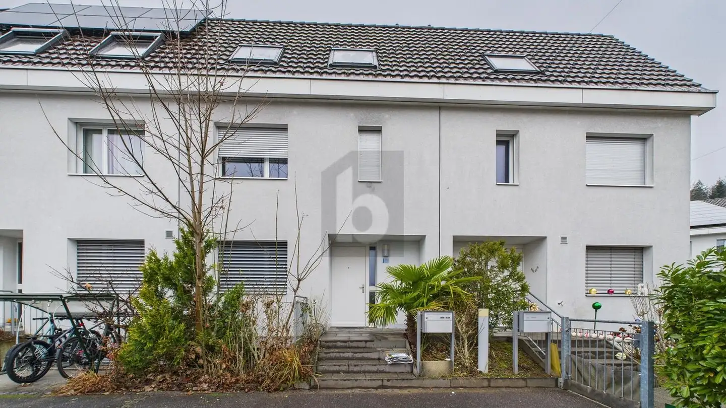 Row house for rent - 4153 Reinach BL