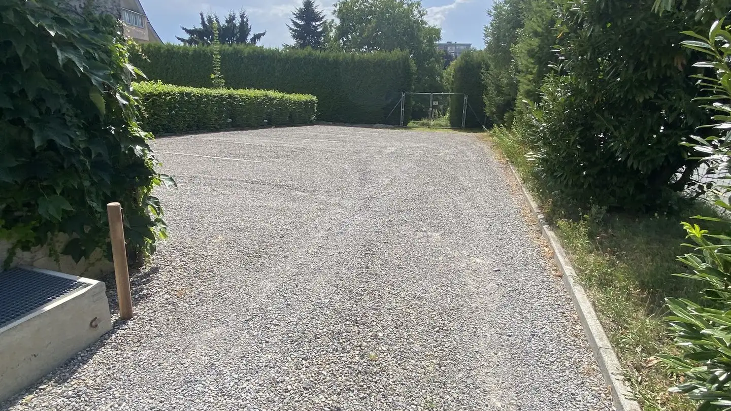 Place de parking extérieure à louer - Bodenstrasse 25, 6403 Küssnacht am Rigi
