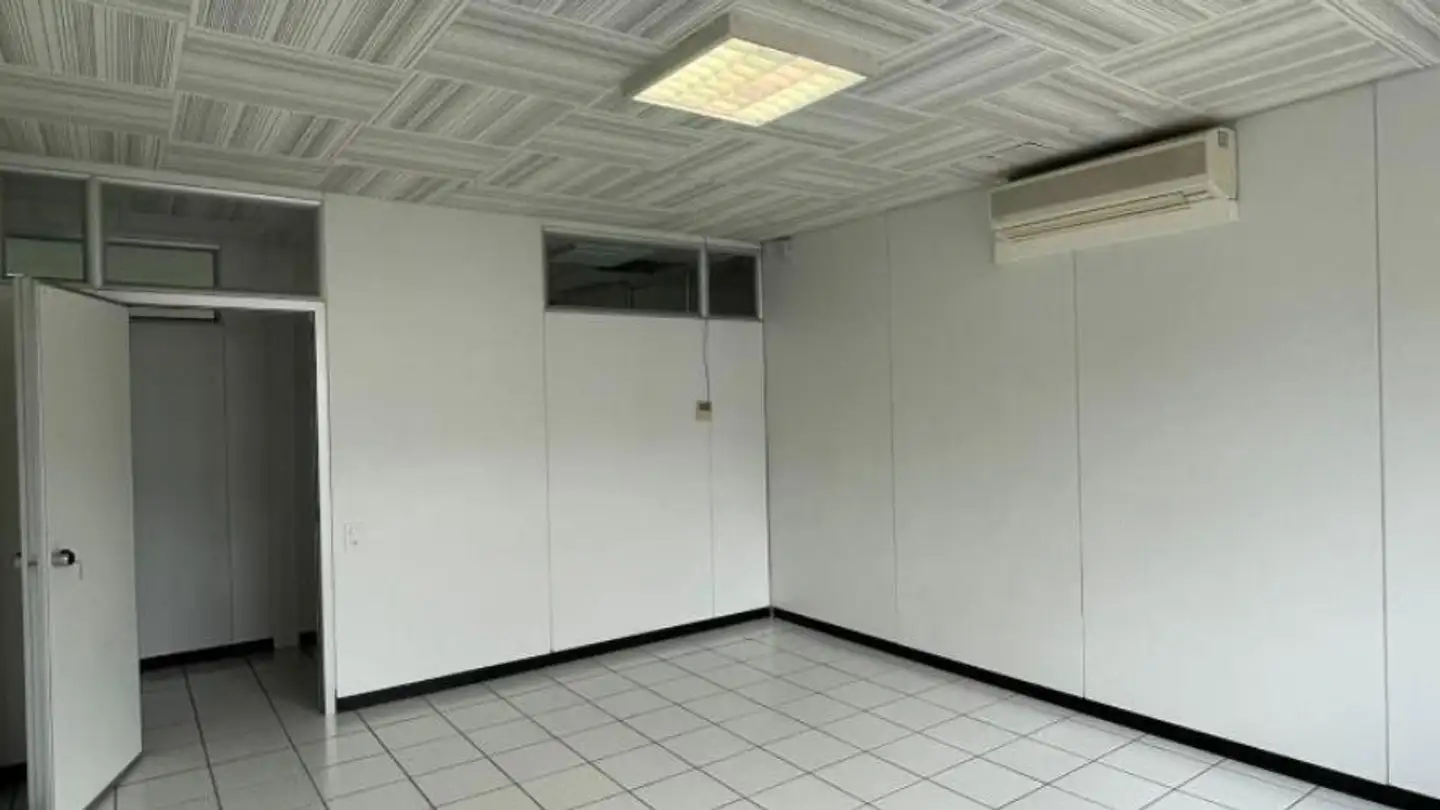 Spazio ufficio in affitto - Via Cantonale 24, 6802 Rivera