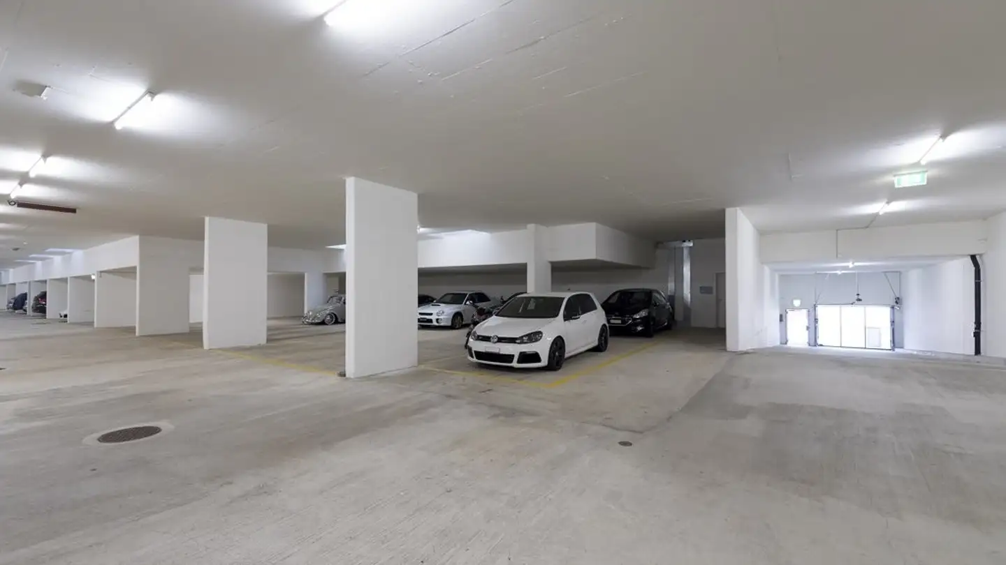 Tiefgaragenstellplatz mieten - Sellenbüren 55, 8143 Stallikon