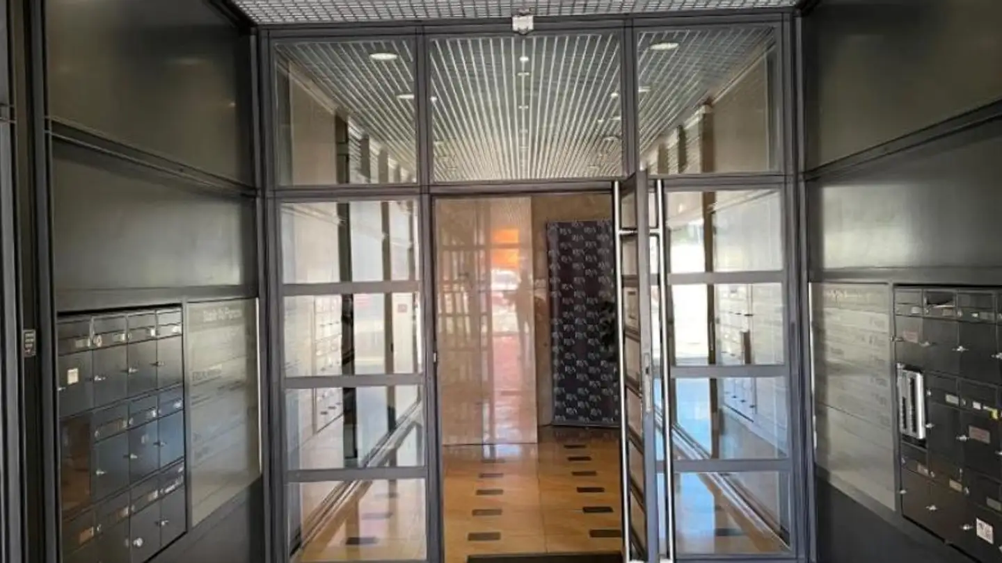 Commercial à louer - Via Stefano Franscini 10, 6850 Mendrisio